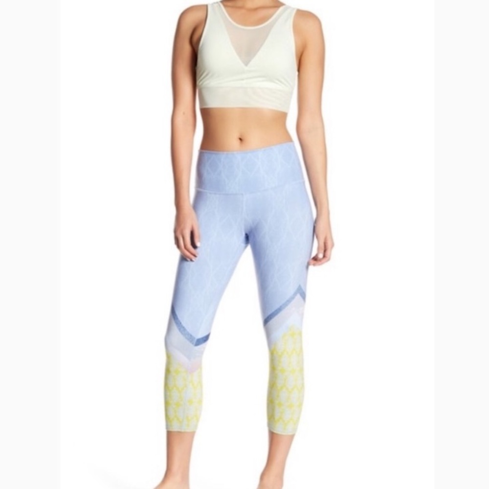 ALO Airbrush Tree Lace Sky Cropped Yoga Pants Leggings - S - Picture 1 of 13